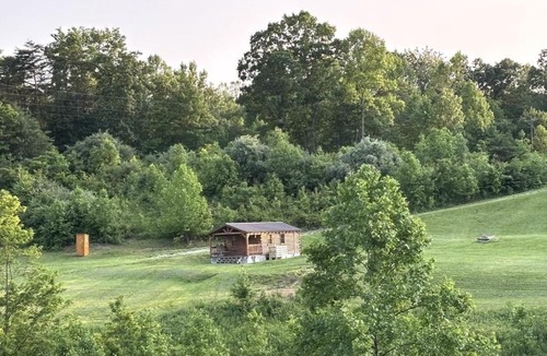 Kerr House | Cozy Studio Cabin Surrounded by Nature for a Peaceful Getaway near Gallipolis, Ohio