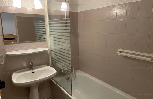 Les Angles Apartment | Cozy studio cabin with south balcony, parking and WiFi in Les Angles