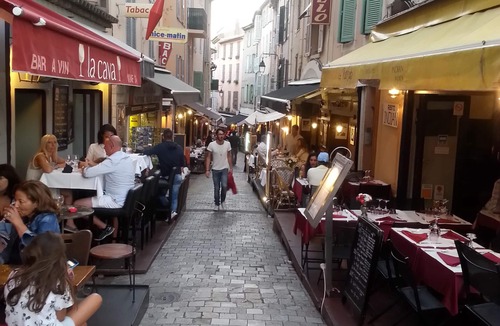 Le Suquet Apartment | Cozy studio Cannes center, "Le Suquet", air conditioning, secure parking nearby!