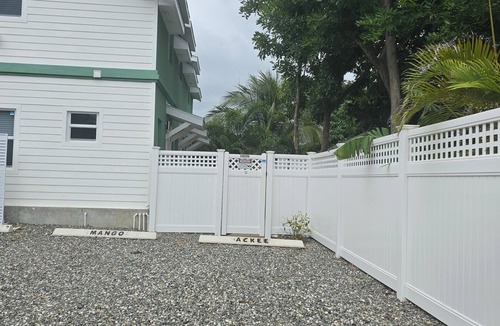 Bodden Town Apartment | Cozy Studio - Centrally located in Grand Cayman, near beaches and restaurants.
