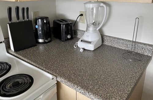 Mount Dennis Apartment | Cozy Studio close to Weston Up Express Station - 20 mins YYZ Airport or Union