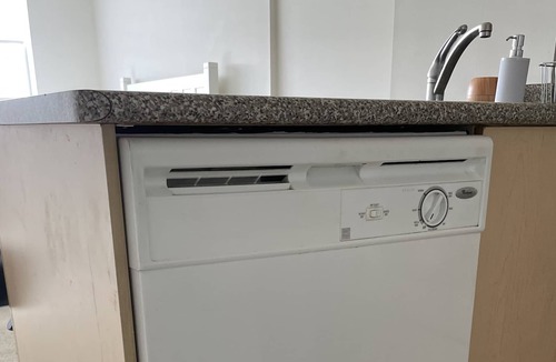 Mount Dennis Apartment | Cozy Studio close to Weston Up Express Station - 20 mins YYZ Airport or Union