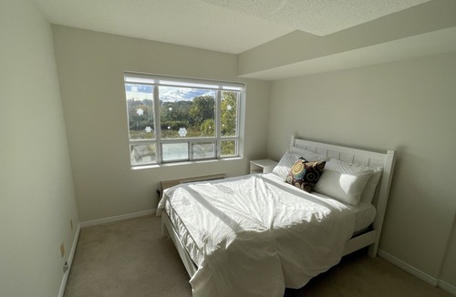 Mount Dennis Apartment | Cozy Studio close to Weston Up Express Station - 20 mins YYZ Airport or Union