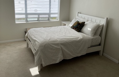 Mount Dennis Apartment | Cozy Studio close to Weston Up Express Station - 20 mins YYZ Airport or Union