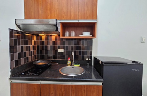 Legazpi Village Condo | Cozy studio condo with WiFi, AC in beautiful Makati