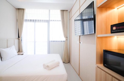 Surabaya Apartment | Cozy Studio Connected to Mall at The Vertu Apartment By Travelio
