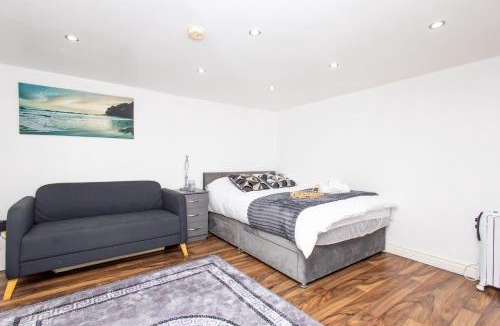 Harehills Apartment | Cozy Studio Flat, 7mins from CENTRE, Parking, WiFi & Netflix