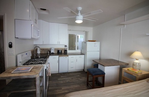 South Mission Beach Apartment | Cozy Studio/Flat Steps to Ocean745 1/2 - Sleeps 2, BBQ, Next to Belmont Park