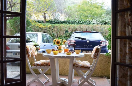 Le Lavandou Apartment | Cozy Studio for 2, 500m from Beach, Terrace, Parking Included - Le Lavandou