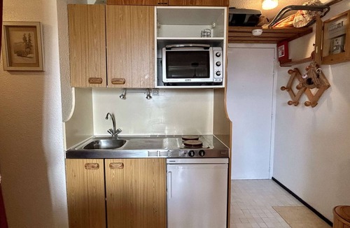 Eclose-Est Apartment | Cozy Studio for 4, Balcony, Near Shops & Lifts, Pet-Friendly - L'Alpe d'Huez
