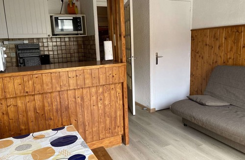 Jeux Apartment | Cozy Studio for 4, Close to Slopes & Shops - Alpe d'Huez, 2nd Floor Balcony, Ski Locker, No Pets
