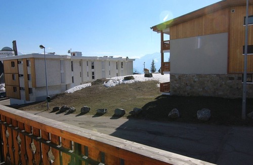 Jeux Apartment | Cozy Studio for 4, Close to Slopes & Shops - Alpe d'Huez, 2nd Floor Balcony, Ski Locker, No Pets