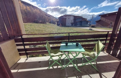 Mont-de-Lans Apartment | Cozy studio for 4, ski-in/ski-out, Village 1800