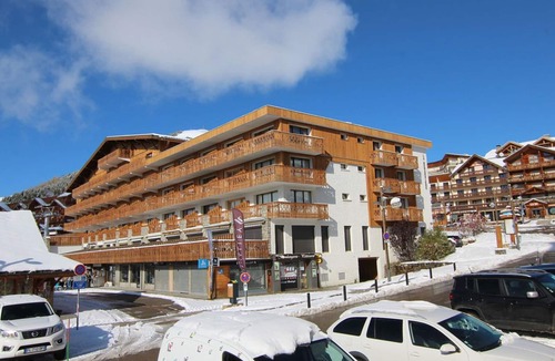 Jeux Apartment | Cozy Studio for 4 in Alpe d'Huez, Ski-In/Ski-Out, South-Facing Terrace, Pet-Friendly