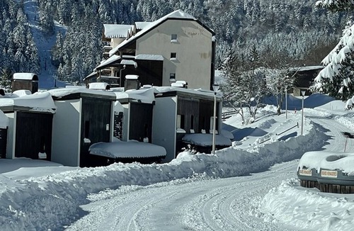 Laveissiere Apartment | Cozy Studio for 4 with Ski Access, Shops Nearby, Pet-Friendly