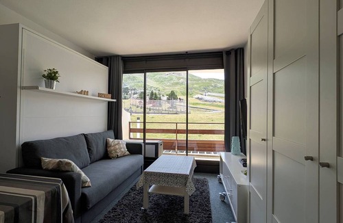 Arette Apartment | Cozy studio for 4 with balcony and Wi-Fi, direct access to slopes