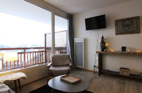 Viel-Alpe Apartment | Cozy Studio for 4 with Ski Access, Private Balcony, and Parking in L'Alpe d'Huez