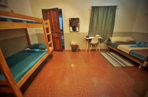 Catangnan House | Cozy studio for group of friends or family in General Luna with WiFi and AC