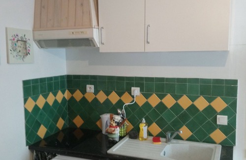 Camaret-sur-Aigues Apartment | Cozy studio in Provence.