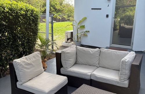 Bodden Town Apartment | Cozy Studio In Center of Island Close to Health City, Beaches and Restaurants