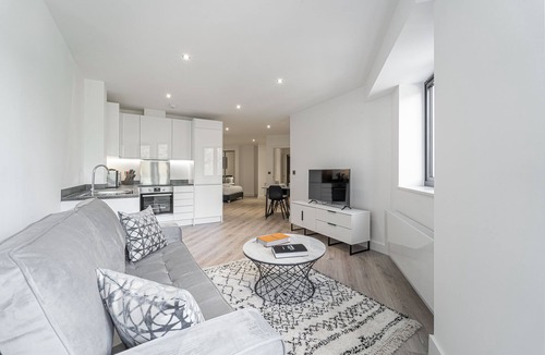 Barnt Green Apartment | Cozy Studio in central Solihull near NEC & Airport