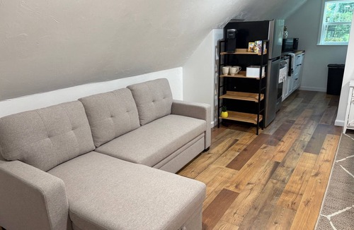 Bradfordville Apartment | Cozy studio in charming NE Tallahassee. 10 miles to the Capital and FSU stadium.