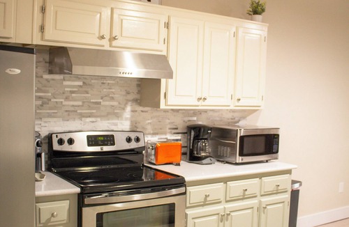 Glasgow Apartment | Cozy studio in downtown Glasgow MO, walking distance to boutiques, eating, wine