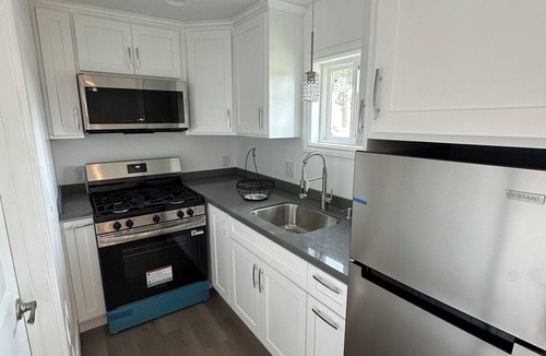 Harbor Gateway North Apartment | Cozy studio in marvelous Gardena with refreshing AC breeze