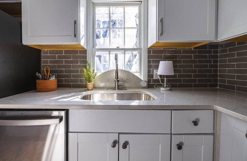 Harleston Village House | Cozy Studio - Just off Broad St - Downtown!