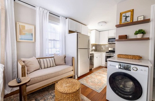 Harleston Village House | Cozy Studio - Just off Broad St - Downtown!