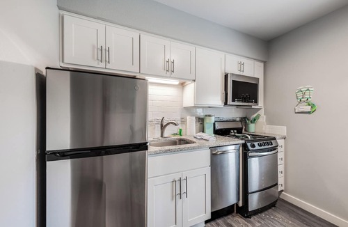 Port Aransas Condo | Cozy Studio Large Pool w/a Private Courtyard and a 5 Min Walk to the Beach
