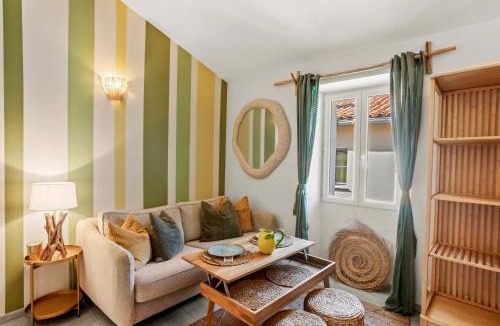 Old Town Apartment | Cozy studio Le Cèdre, Port de Saint Tropez