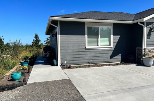 Sequim Apartment | Cozy studio located near Marina, hiking trails & downtown Sequim. Pet friendly.