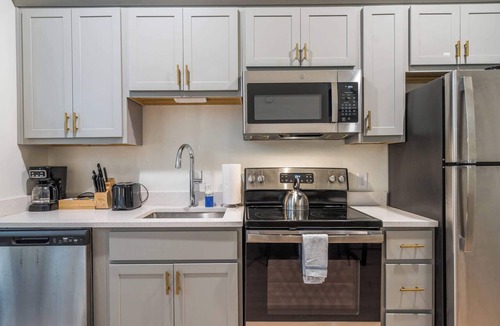Downtown Louisville Apartment | Cozy studio located in Louisville's prime location