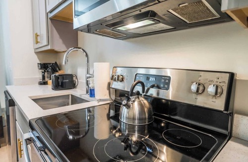 Downtown Louisville Apartment | Cozy studio located in Louisville's prime location