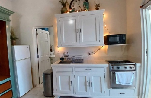 Cliftons Apartment | Cozy Studio mini-suite at Eden Villa, close to Oualie Beach, courtesy jeep