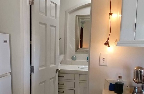 Cliftons Apartment | Cozy Studio mini-suite at Eden Villa, close to Oualie Beach, courtesy jeep