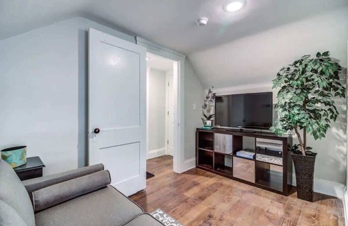 Cleveland Apartment | Cozy studio near Cleve Clinic, Case