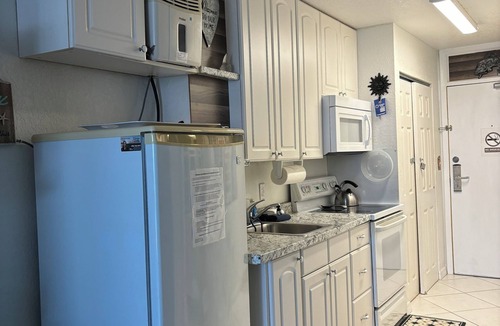 Lenox Park Apartment | Cozy Studio oceanfront condo in Daytona Beach. Beautiful sunrise every day