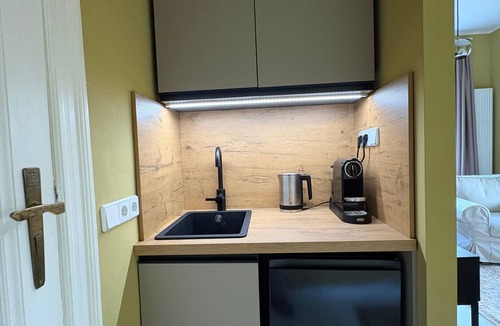 Mahlsdorf Apartment | Cozy Studio on the Outskirts – Pet Friendly