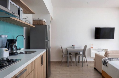 Zazil-ha Apartment | Cozy Studio: Prime Location, Walk to Beach, Weekly Promo!!