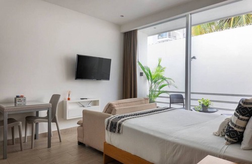 Zazil-ha Apartment | Cozy Studio: Prime Location, Walk to Beach, Weekly Promo!!