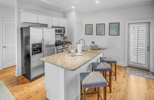 Rosemary Beach Apartment | Cozy Studio-Private Balcony-Resort Pool-Beach Access-Bikes-Backpack Beach Chairs