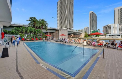 Hallandale Beach Hotel | Cozy Studio Resort Access near Beach Pool 1907