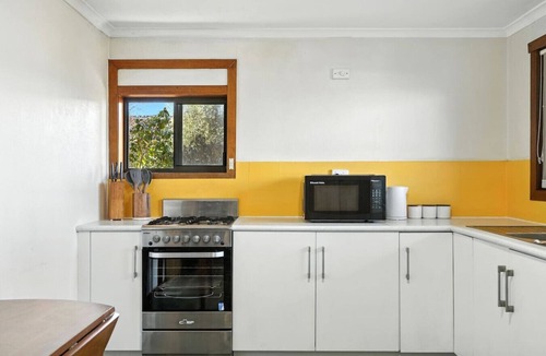 Blackmans Bay Apartment | Cozy Studio Retreat | Blackmans