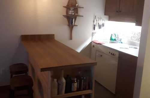 Big White Ski Resort Apartment | Cozy Studio Retreat, true ski in ski out