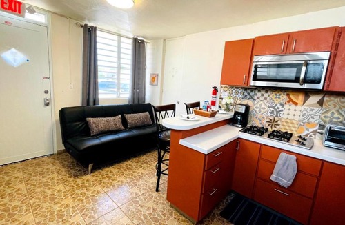 Bucana Apartment | Cozy Studio Retreat with Private Parking and FREE Laundry