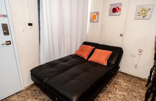 Bucana Apartment | Cozy Studio Retreat with Private Parking and FREE Laundry