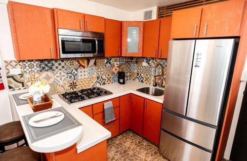 Bucana Apartment | Cozy Studio Retreat with Private Parking and FREE Laundry