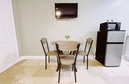 Pompano Beach Apartment | Cozy Studio Room 1 Block from Beach with Pool & More